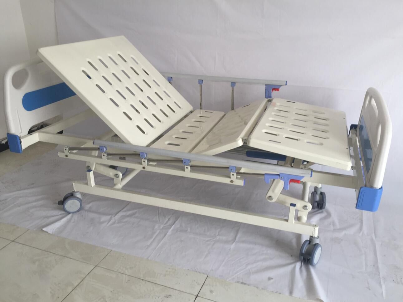 老年护理实训室器具 卧床病人大小便护理操作 - 老人|瘫痪病人大小便护理床（仪）